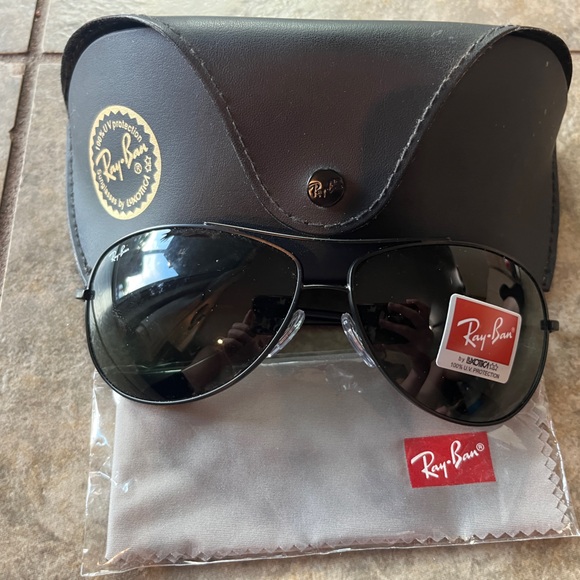 New Ray-Ban Classic Black Aviator Sunglasses - Picture 1 of 4